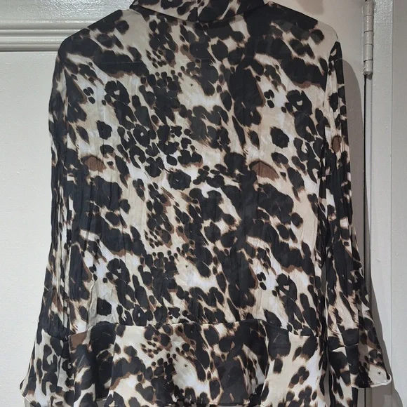 ALLISON TAYLOR- PRINT BLOUSE WITH FRONT TIE - Picture 4 of 5